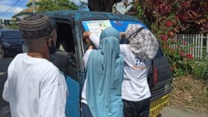 HUT KORPRI Ke-49: BNNK Bone Bolango Bagikan Bunga Dan Stiker
