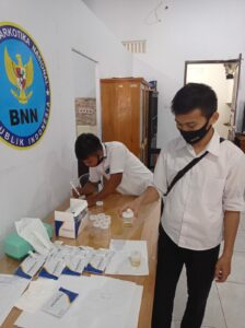 Rapat Kerja Awal Tahun 2021, Seluruh Pegawai BNNK Bone Bolango Jalani Tes Urin