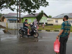 Semarak Ramadhan ; BNNK Bone Bolango Bagi Bagi Takzil
